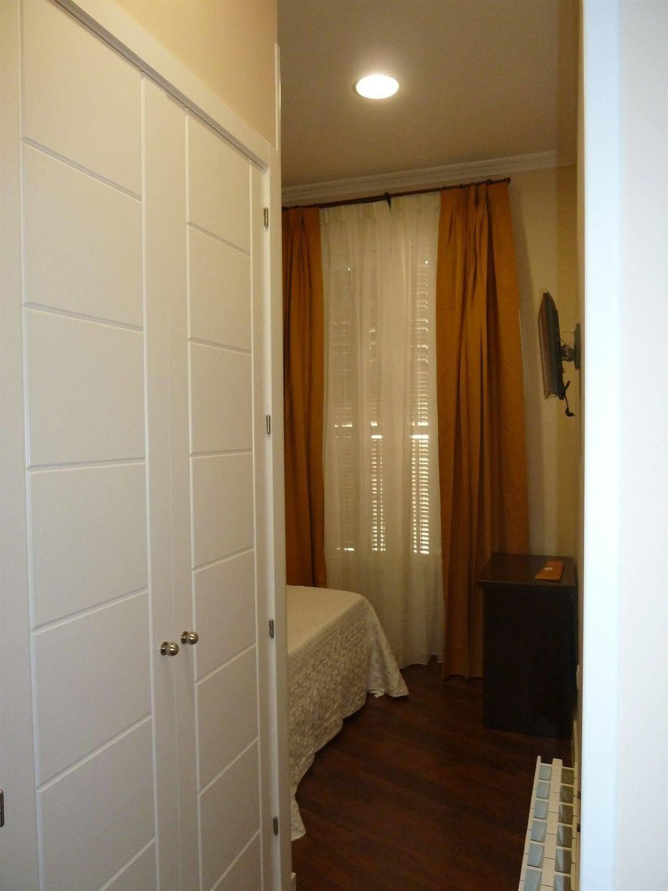 Hostal Mayor Мадрид Экстерьер фото