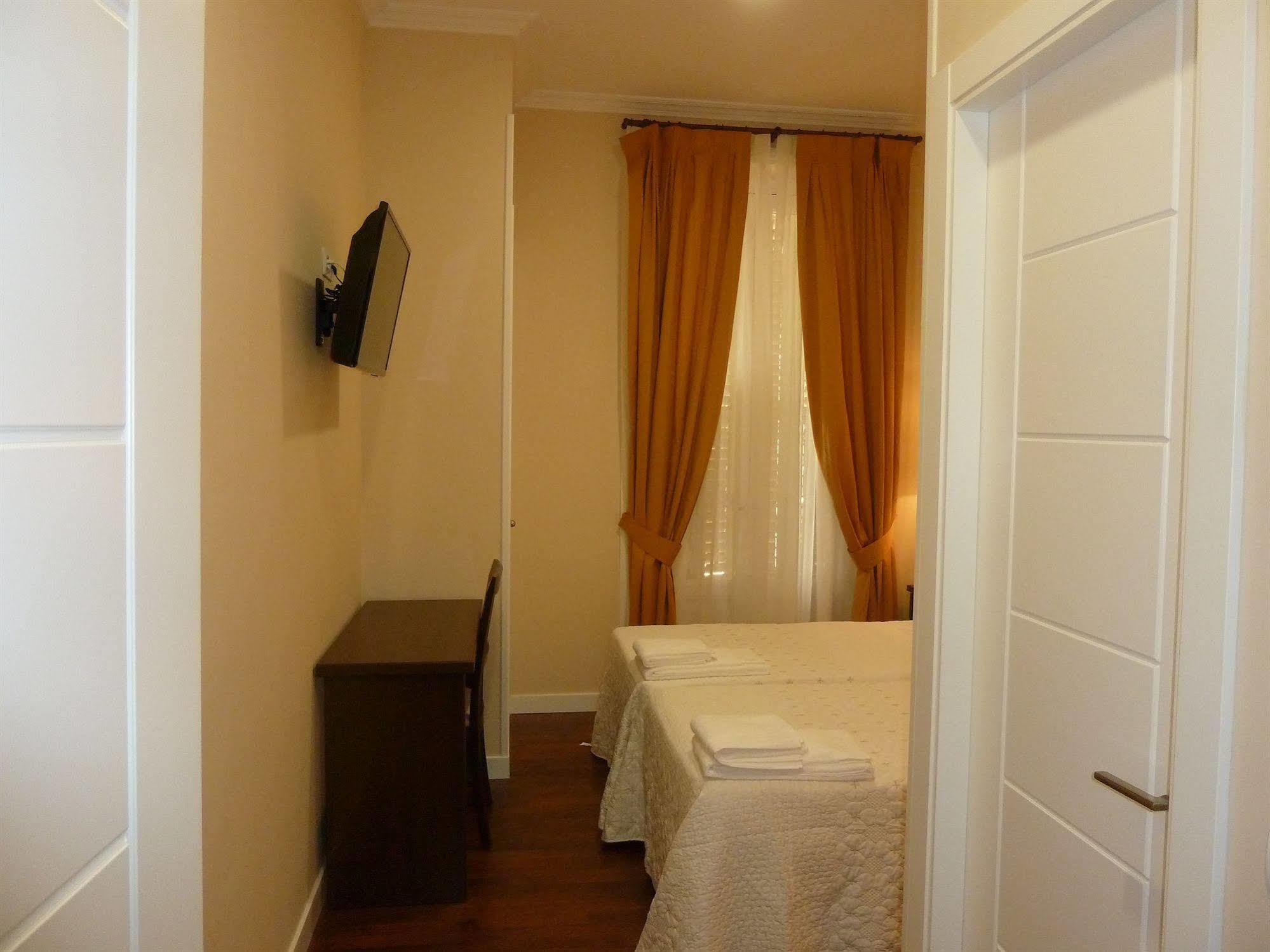 Hostal Mayor Мадрид Экстерьер фото